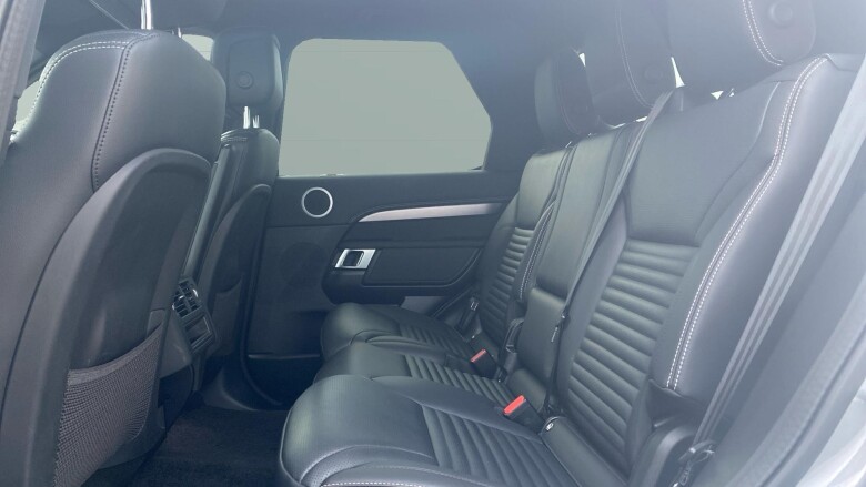 Land Rover Discovery 3.0 D300 Dynamic SE 5dr Auto Diesel Station Wagon